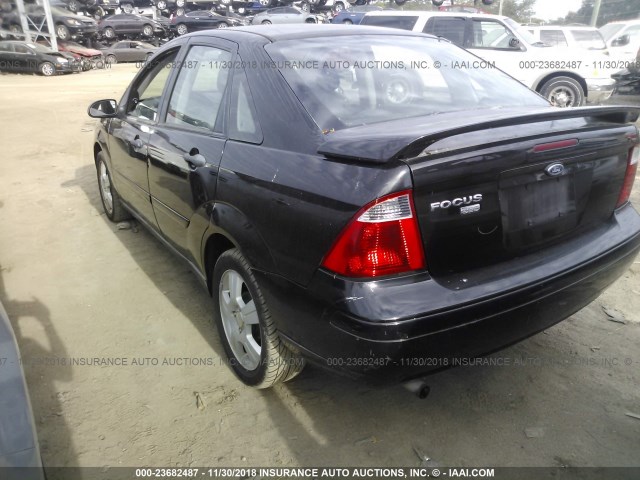 1FAHP34N47W118832 - 2007 FORD FOCUS ZX4/S/SE/SES 黑色 照片 3
