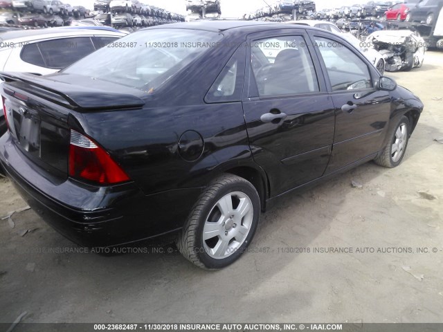 1FAHP34N47W118832 - 2007 FORD FOCUS ZX4/S/SE/SES 黑色 照片 4