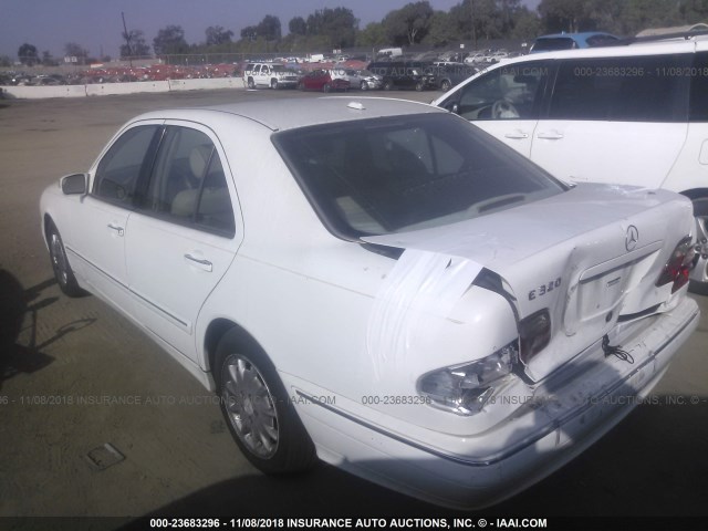 WDBJF65J51B206992 - 2001 MERCEDES-BENZ E 320 WHITE photo 3