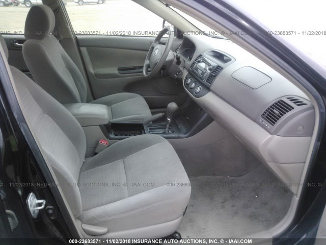 4T1BE32K95U047999 - 2005 TOYOTA CAMRY LE/XLE/SE BLACK photo 5