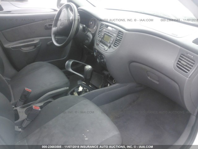 KNADE223396521789 - 2009 KIA RIO LX/SX WHITE photo 5