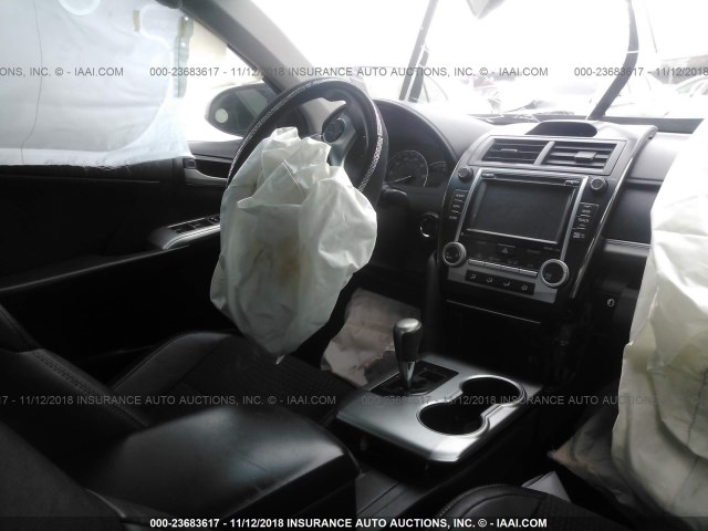 4T1BF1FK8EU795901 - 2014 TOYOTA CAMRY L/SE/LE/XLE 蓝色 照片 5