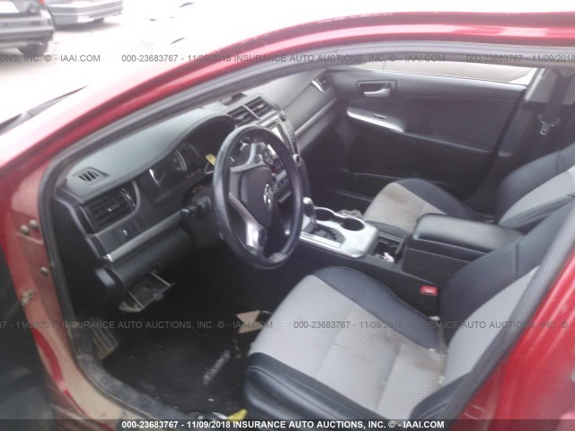 4T1BF1FK0EU827160 - 2014 TOYOTA CAMRY L/SE/LE/XLE Qırmızı foto 5