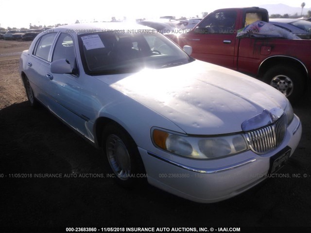 1LNHM81W2YY907270 - 2000 LINCOLN TOWN CAR EXECUTIVE WHITE photo 1