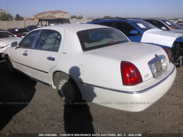 1LNHM81W2YY907270 - 2000 LINCOLN TOWN CAR EXECUTIVE WHITE photo 3