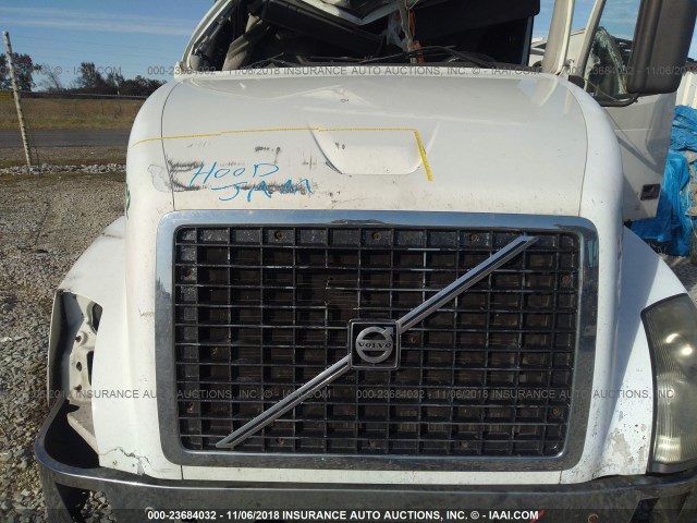 4V4NC9GH16N417981 - 2006 VOLVO VNL L WHITE photo 10