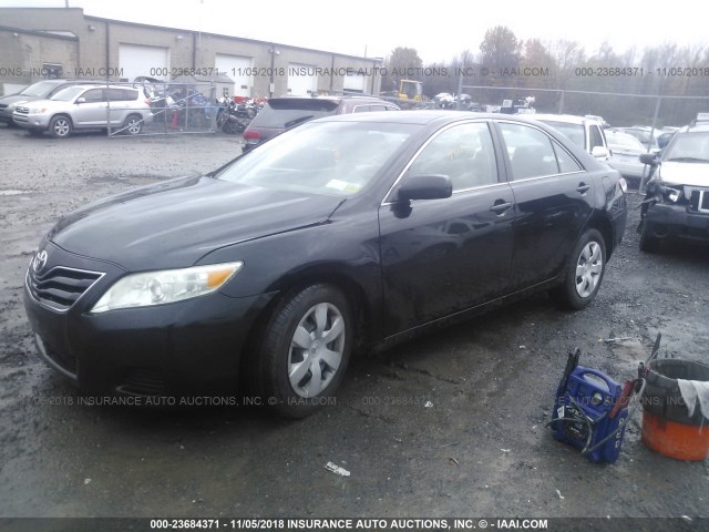 4T1BF3EK4BU679717 - 2011 TOYOTA CAMRY SE/LE/XLE BLACK photo 2