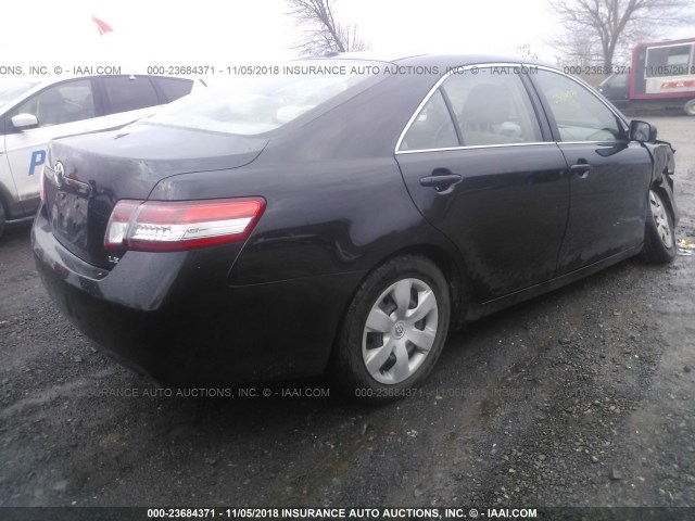 4T1BF3EK4BU679717 - 2011 TOYOTA CAMRY SE/LE/XLE BLACK photo 4