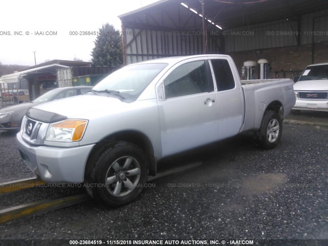 1N6AA0CC4AN323864 - 2010 NISSAN TITAN XE/SE/LE/PRO-4X SILVER photo 2