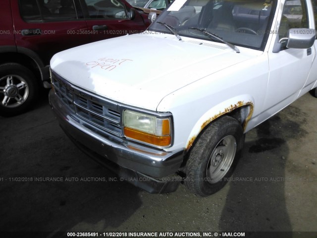 1B7GL23Y6PS225993 - 1993 DODGE DAKOTA WHITE photo 6