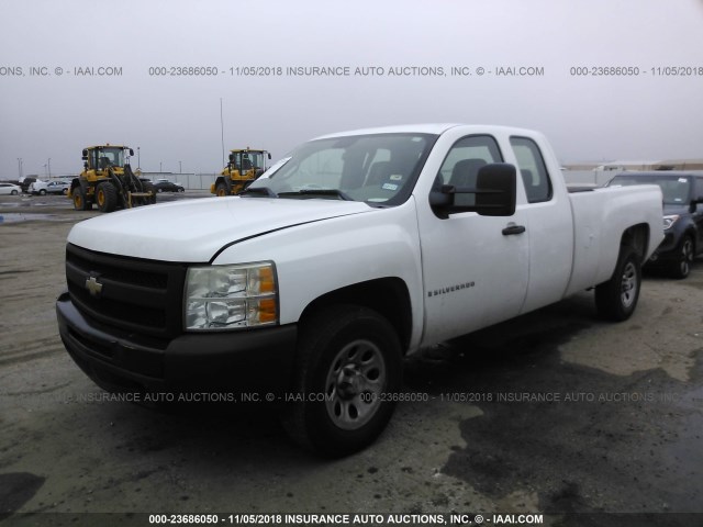 1GCEC19059E123380 - 2009 CHEVROLET SILVERADO C1500 WHITE photo 2