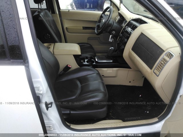 4F2CZ06138KM27272 - 2008 MAZDA TRIBUTE S WHITE photo 5