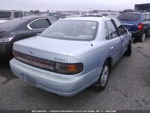 4T1GK13E4RU018749 - 1994 TOYOTA CAMRY XLE BLUE photo 4