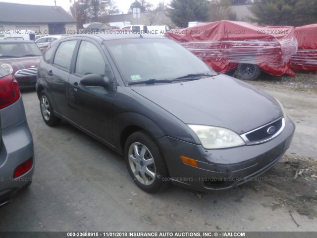 3FAFP37N15R114823 - 2005 FORD FOCUS ZX5 GRAY photo 1