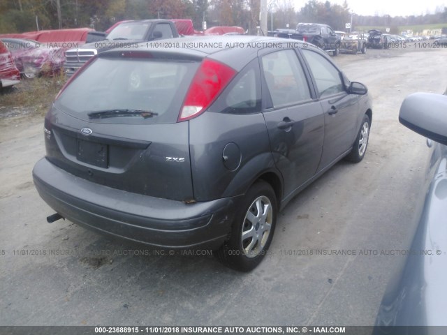 3FAFP37N15R114823 - 2005 FORD FOCUS ZX5 GRAY photo 4