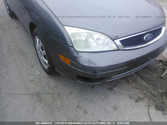 3FAFP37N15R114823 - 2005 FORD FOCUS ZX5 GRAY photo 6