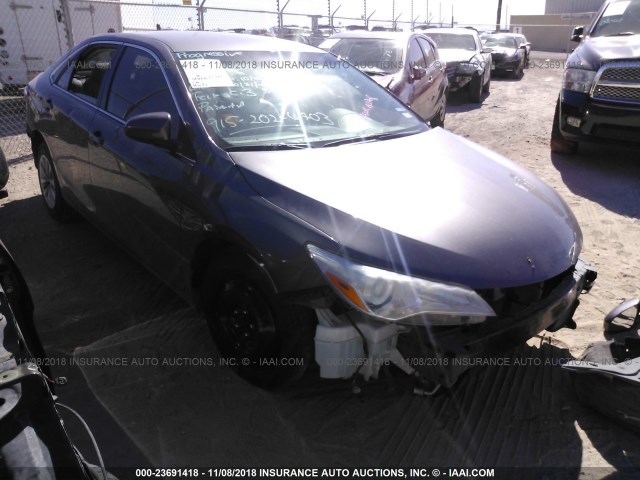4T4BF1FK4FR504723 - 2015 TOYOTA CAMRY LE/XLE/SE/XSE GRAY photo 1