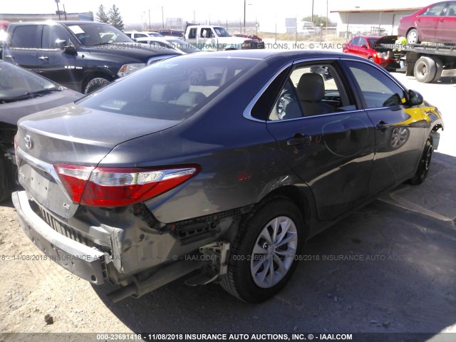 4T4BF1FK4FR504723 - 2015 TOYOTA CAMRY LE/XLE/SE/XSE GRAY photo 4