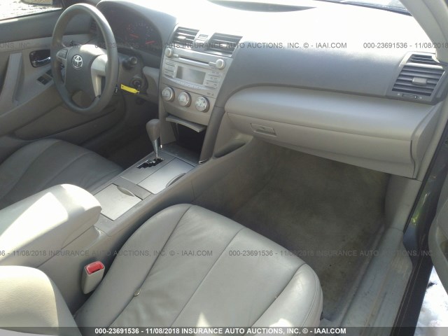 4T1BF3EKXBU180355 - 2011 TOYOTA CAMRY SE/LE/XLE GRAY photo 5