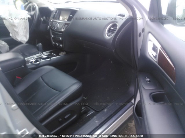 5N1AR2MNXEC687307 - 2014 NISSAN PATHFINDER S/SV/SL/PLATINUM SILVER photo 5