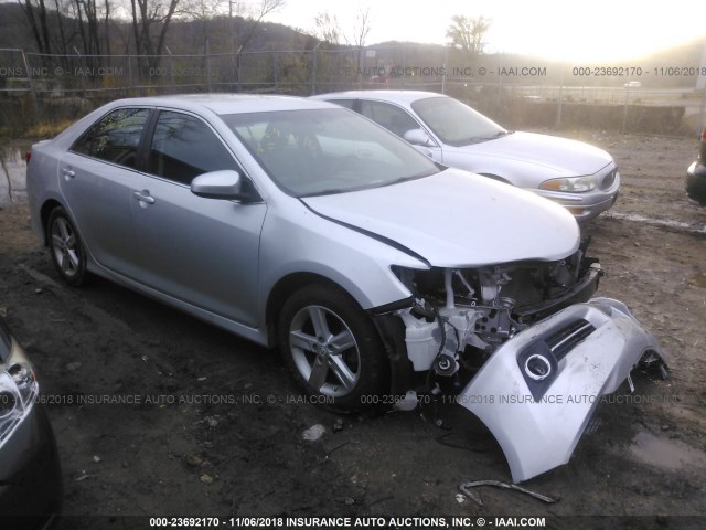 4T1BF1FK4EU400810 - 2014 TOYOTA CAMRY L/SE/LE/XLE 银色 照片 1