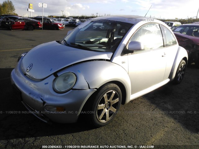 3VWDD21C7YM477928 - 2000 VOLKSWAGEN NEW BEETLE GLX SILVER photo 2