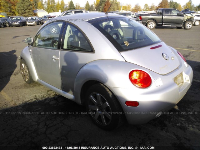 3VWDD21C7YM477928 - 2000 VOLKSWAGEN NEW BEETLE GLX SILVER photo 3