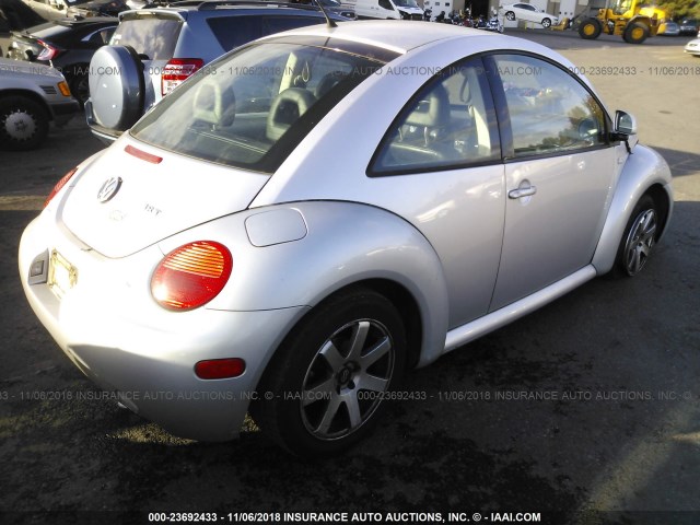 3VWDD21C7YM477928 - 2000 VOLKSWAGEN NEW BEETLE GLX SILVER photo 4