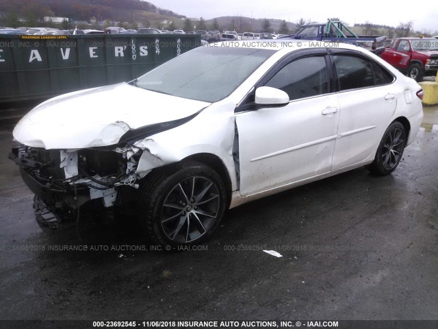 4T1BF1FK5GU120378 - 2016 TOYOTA CAMRY LE/XLE/SE/XSE WHITE photo 2