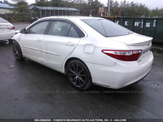 4T1BF1FK5GU120378 - 2016 TOYOTA CAMRY LE/XLE/SE/XSE WHITE photo 3