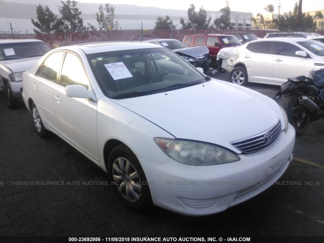 4T1BE32K95U424587 - 2005 TOYOTA CAMRY LE/XLE/SE WHITE photo 1