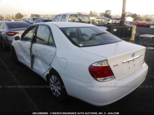4T1BE32K95U424587 - 2005 TOYOTA CAMRY LE/XLE/SE WHITE photo 3