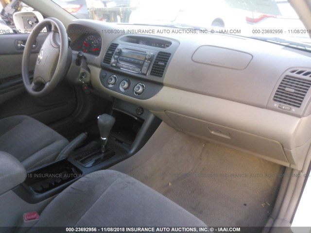 4T1BE32K95U424587 - 2005 TOYOTA CAMRY LE/XLE/SE WHITE photo 5