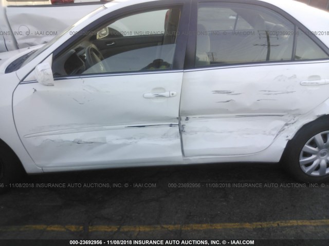 4T1BE32K95U424587 - 2005 TOYOTA CAMRY LE/XLE/SE WHITE photo 6