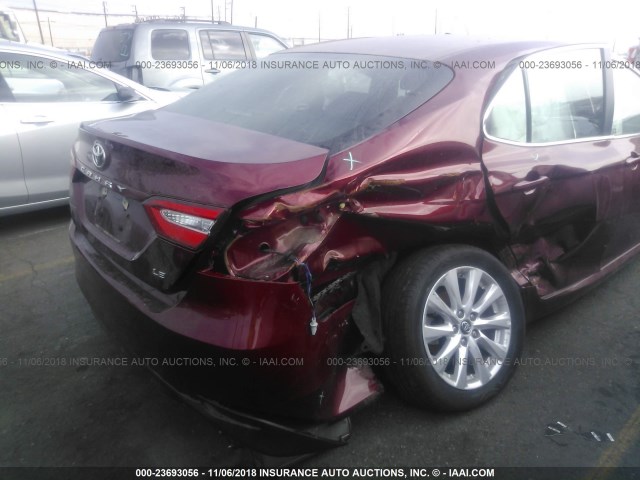 4T1B11HK9JU522164 - 2018 TOYOTA CAMRY L/LE/XLE/SE/XSE BURGUNDY photo 6