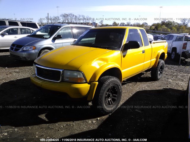 1GTCT19X138157827 - 2003 GMC SONOMA YELLOW photo 2