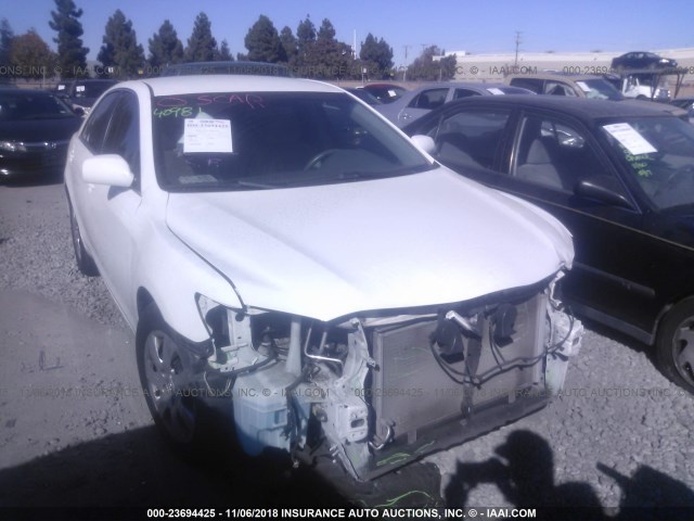 4T1BF3EKXBU746479 - 2011 TOYOTA CAMRY SE/LE/XLE WHITE photo 1