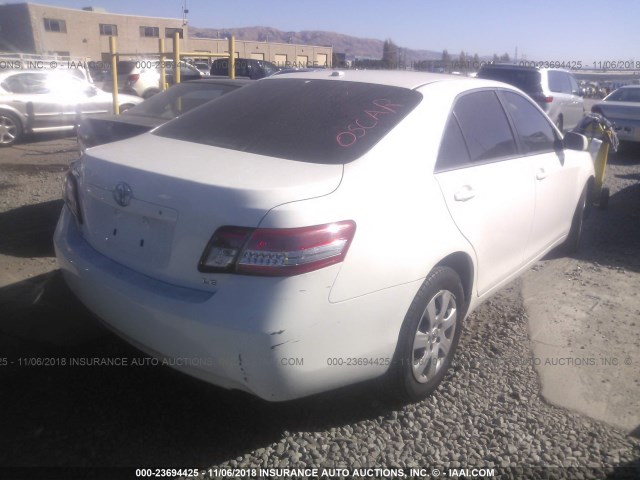 4T1BF3EKXBU746479 - 2011 TOYOTA CAMRY SE/LE/XLE WHITE photo 4
