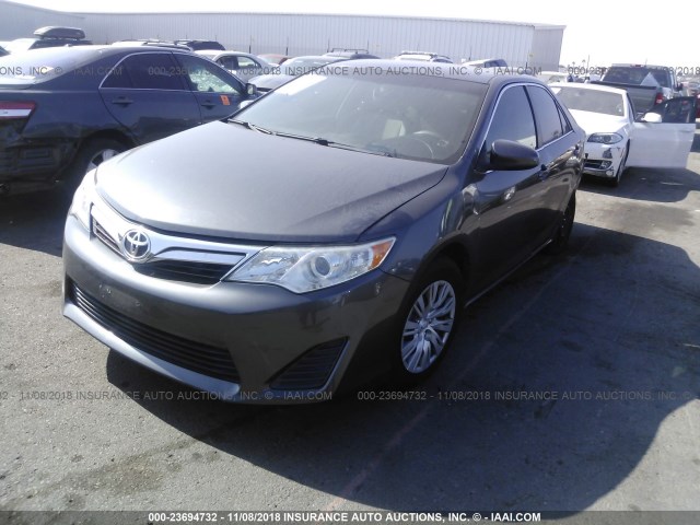 4T4BF1FK0DR311062 - 2013 TOYOTA CAMRY L/SE/LE/XLE GRAY photo 2