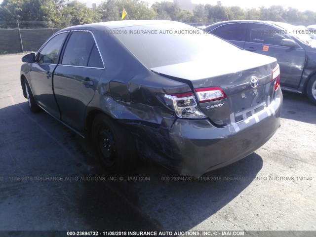 4T4BF1FK0DR311062 - 2013 TOYOTA CAMRY L/SE/LE/XLE GRAY photo 3