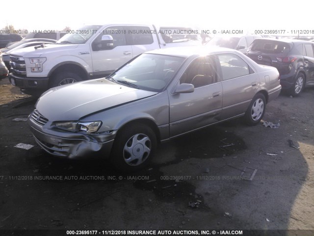4T1BF22K0VU005812 - 1997 TOYOTA CAMRY CE/LE/XLE GRAY photo 2