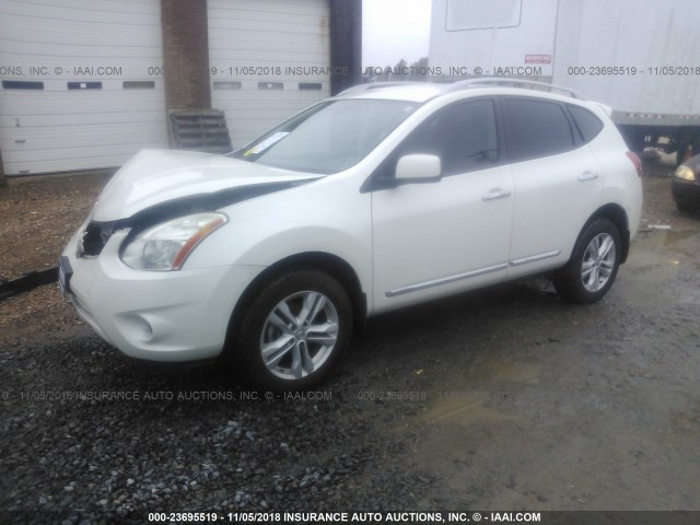 JN8AS5MT2CW280557 - 2012 NISSAN ROGUE S/SV WHITE photo 2