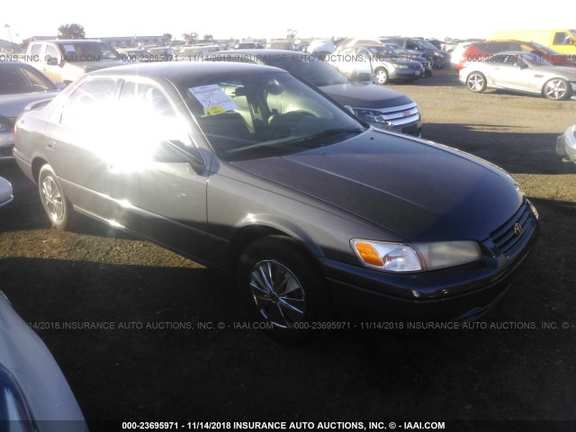 JT2BG22K1V0098521 - 1997 TOYOTA CAMRY LE/XLE GRAY photo 1