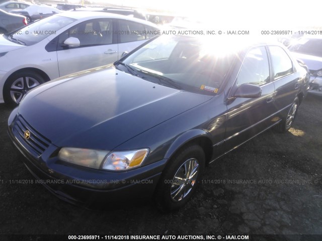 JT2BG22K1V0098521 - 1997 TOYOTA CAMRY LE/XLE GRAY photo 2