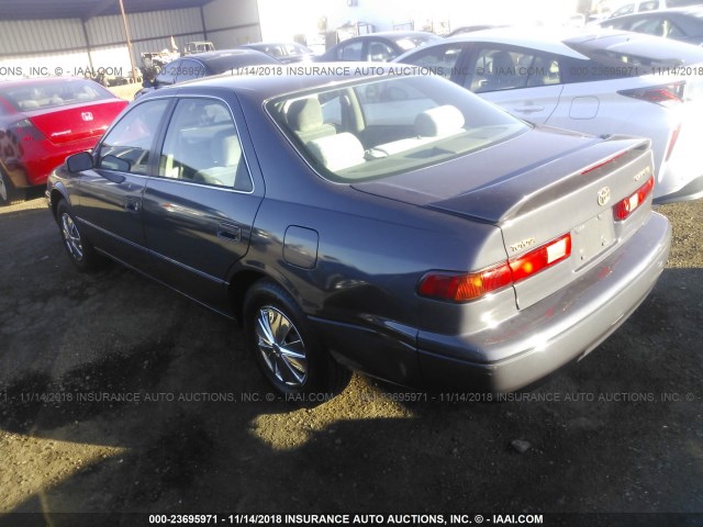 JT2BG22K1V0098521 - 1997 TOYOTA CAMRY LE/XLE GRAY photo 3