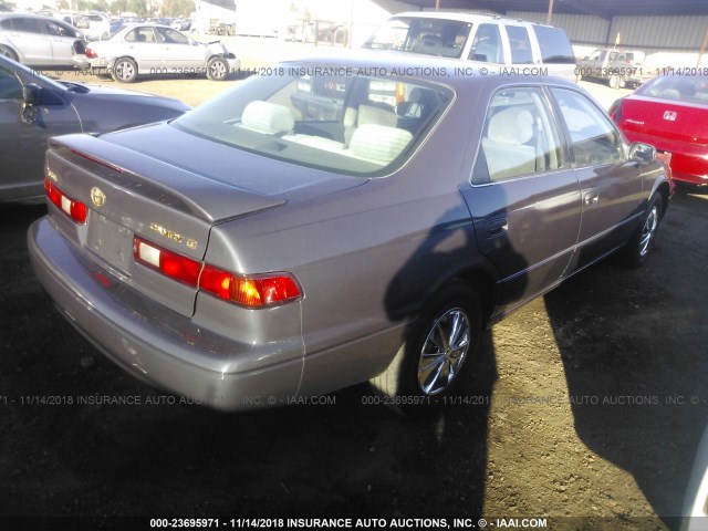JT2BG22K1V0098521 - 1997 TOYOTA CAMRY LE/XLE GRAY photo 4