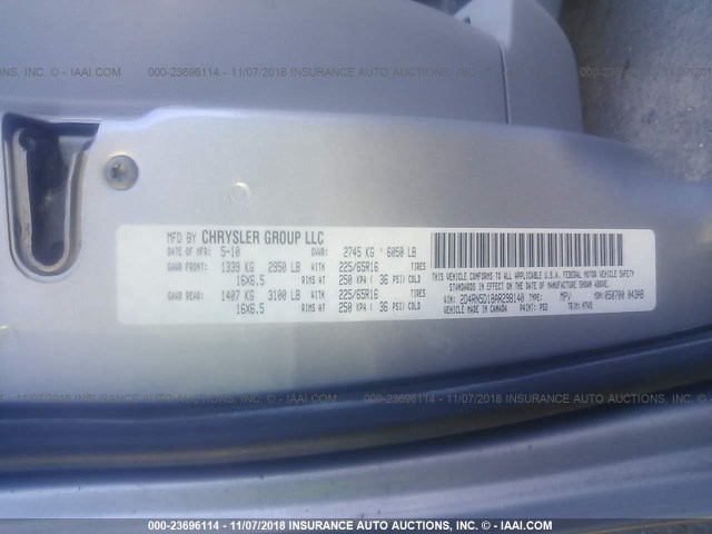 2D4RN5D18AR298140 - 2010 DODGE GRAND CARAVAN SXT SILVER photo 9