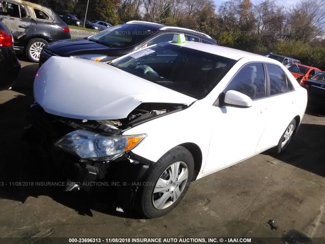 4T4BF1FK1ER397838 - 2014 TOYOTA CAMRY L/SE/LE/XLE WHITE photo 2