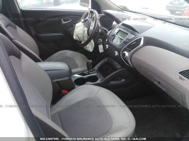 KM8JU3AC0CU362521 - 2012 HYUNDAI TUCSON GLS/LIMITED თეთრი ფოტო 5