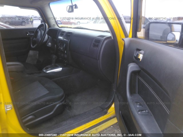 5GTDN136168127853 - 2006 HUMMER H3 YELLOW photo 5